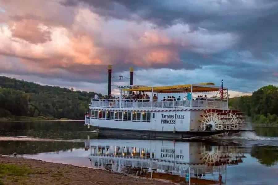 Chisago Lakes: Gray-Line-Tour mit Kunstpark und Flussfahrt. Foto: GetYourGuide Chisago Lakes: Gray-Line-Tour mit Kunstpark und Flussfahrt. Foto: GetYourGuide