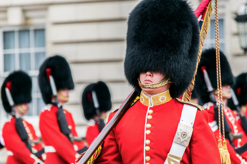 London: Inträde till Buckingham Palace och vaktavlösningUtbyte av hästgardet och rundtur i Buckingham Palace