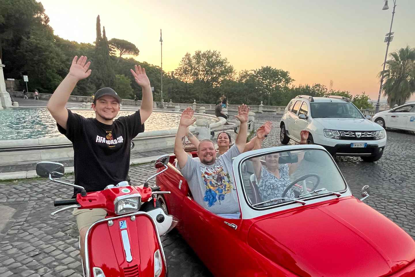 Roma: Tour de Prosecco en Fiat 500 y Vespa por la Noche