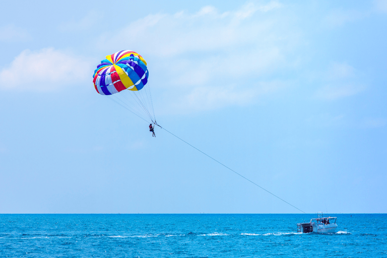 Phuket Katamaran Tour in Coral Island und Sunset Voyage