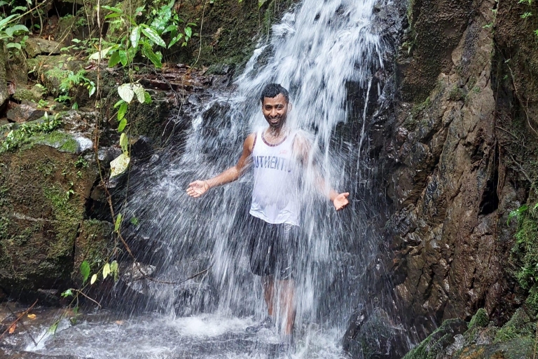 Von Phuket aus: Regenwald- und Wasserfall-WandererlebnisVon Phuket aus: Wanderung durch den Regenwald und zum Wasserfall