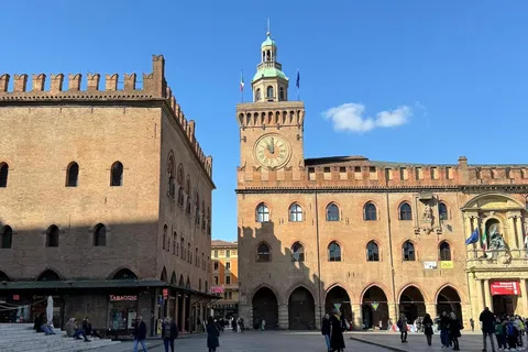 Tour a piedi di Bologna con vista sulle torri e sull'Archiginnasio