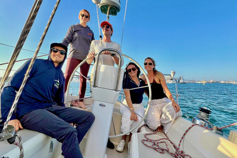 San Diego: Sunset Sailing Tour with Wildlife Watching