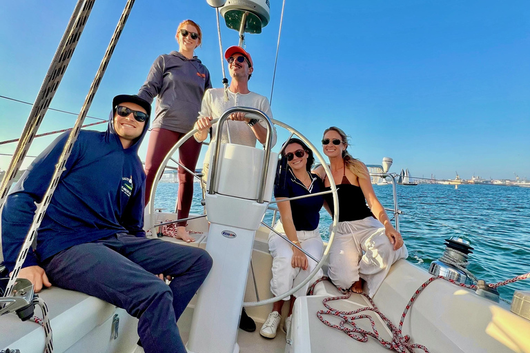 San Diego: Sunset Sailing Tour with Wildlife Watching