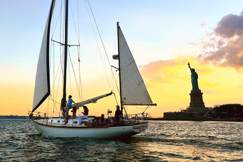 NYC- PRIVATE SAILBOAT, STATUE OF LIBERTY, MANHATTAN SKYLINE DAYTIME SAILING