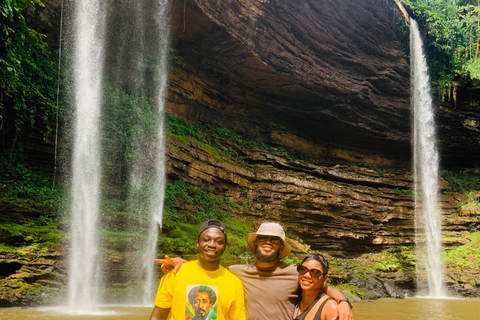 "Ghana Unveiled: Esplora il cuore dell'Africa occidentale" in 7 giorni."Ghana svelata: scopri il cuore dell'Africa occidentale" .