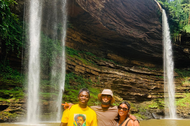 "Ghana Unveiled: Esplora il cuore dell'Africa occidentale" in 7 giorni."Ghana svelata: scopri il cuore dell'Africa occidentale" .