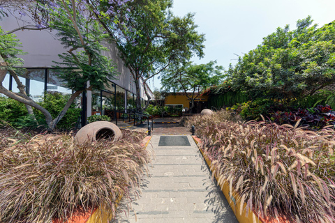 Lima: Huaca Pucllana Site Museum Private Tour with Tickets 2-hour: Pucllana Museum Evening Tour