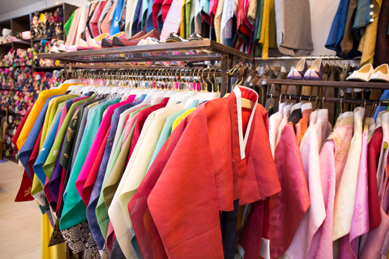 Gyeongbok-gung and Seochon walking tour with coin lunchbox Gyeongbok-gung & Seochon Walking Tour (Hanbok Experience)