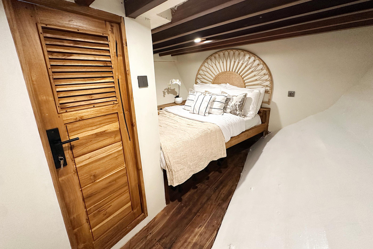 Labuan Bajo: 3-Day Komodo Sailing Tour Studio Cabin + Private Bathroom