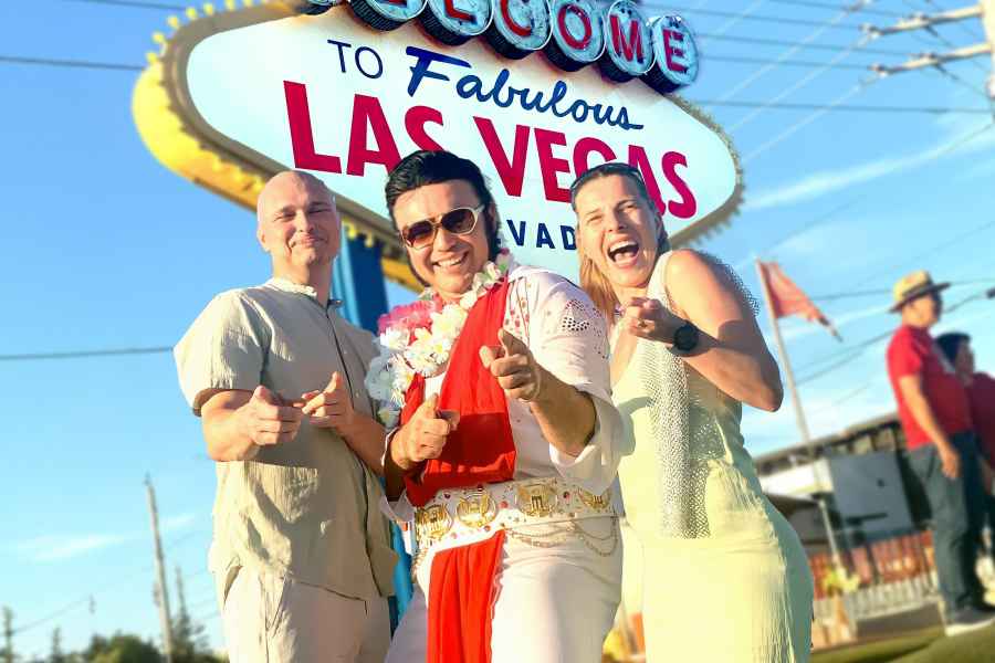 Las Vegas: Elvis-Hochzeit am Las Vegas Sign mit Fotos