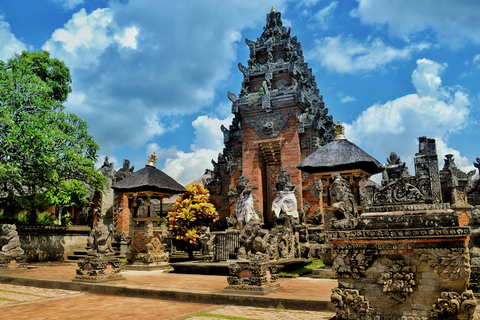 Bali: Escursione privata di un giorno alle cascate, al villaggio e al Pool Club di UbudBali: gita giornaliera privata alla cascata di Ubud, al villaggio e al pool club