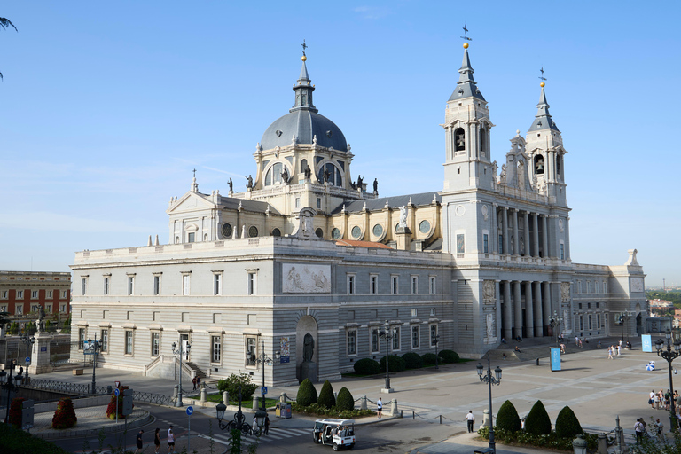 Madrid: Royal Palace and Almudena Cathedral Guided Tour