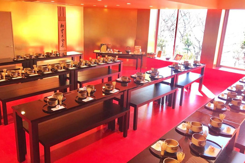 جبل فوجي وبحيرة كاواجوتشيكو روبواي وجولة أوشينو هاكاي ليوم واحدجولة جبل فوجي من محطة JR طوكيو المغا