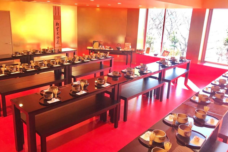 جبل فوجي وبحيرة كاواجوتشيكو روبواي وجولة أوشينو هاكاي ليوم واحدجولة جبل فوجي من محطة JR طوكيو المغا