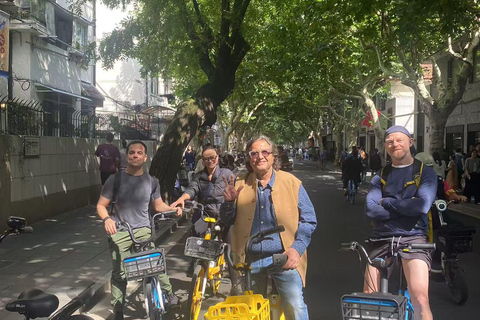 Explora el casco antiguo de Shanghai y el río Suzhou en bicicleta