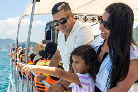 Santa Marta: Catamaran Bays Tour (optional Marine Center) Santa Marta: Catamaran Bays Tour