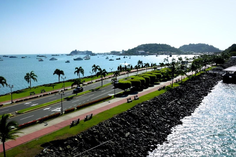 Ave. Balboa: Enjoy the city on a scooter. Ave. Balboa: Enjoy the city on a Moto Scooter.