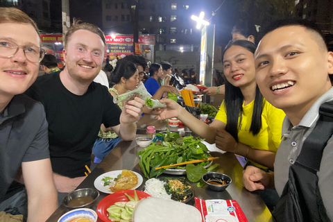 Ho Chi Minh City: Tour gastronomico in scooter con undici degustazioniTour per piccoli gruppi con trasferimento in hotel