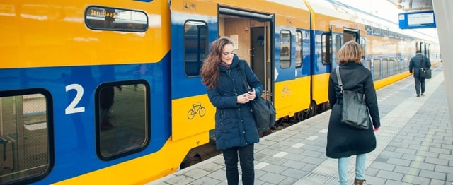 Madurodam: Train + tram transferring to/from Amsterdam