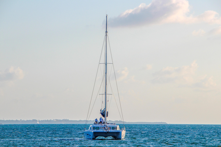 Van Riviera maya; catamaran alleen voor volwassenen naar isla mujeres