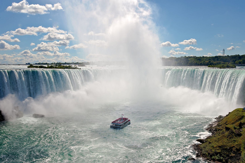 Niagara Falls: Boat Ride and Journey Behind the Falls Tour