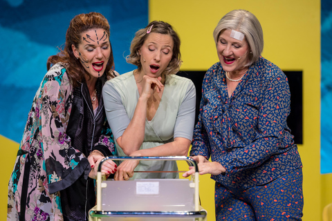 Bilhete para a comédia &#039;Himmlische Zeiten&#039; no COMÖDIE DresdenBilhete para a comédia «Himmlische Zeiten» (Tempos Celestiais) no COMÖDIE Dresden