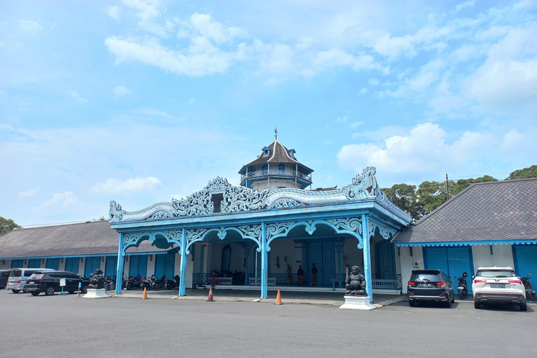 Yogyakarta: Surakarta Guided Day Trip by Light Rail Transit