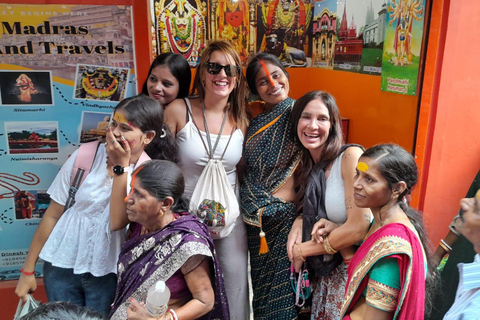 Varanasi: Fragrance, Essential Oil, and Food Walking Tour