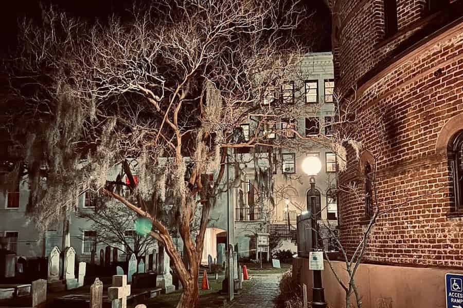 Charleston: 90-minütiger Rundgang zu Geistern und Friedhöfen. Foto: GetYourGuide