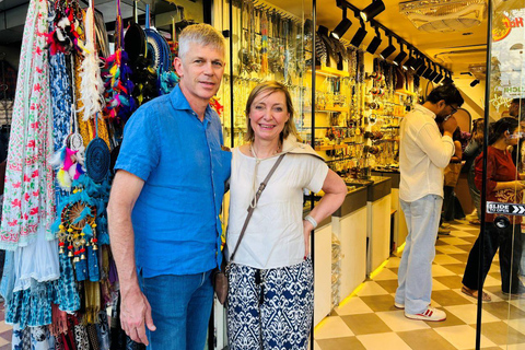 Delhi: Guided Shopping Tour Experience with Female Expert Exclusive Full-Day Shopping Tour with Female Expert Guide