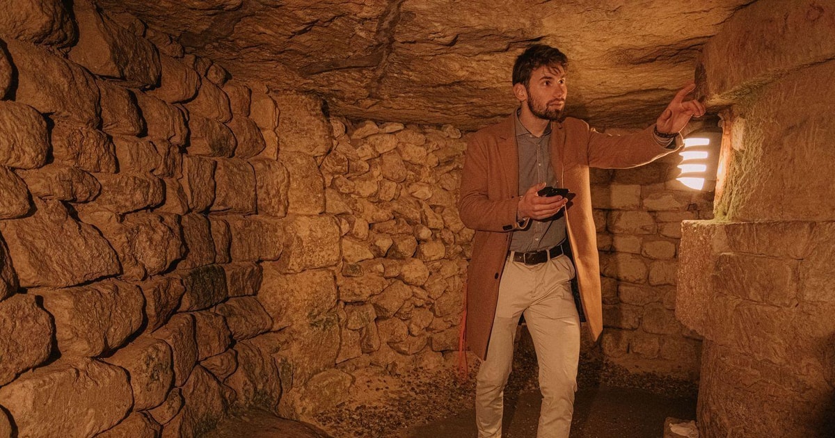 Paris Audio Tour (WITHOUT A TICKET) (EN, FR, DE) GetYourGuide