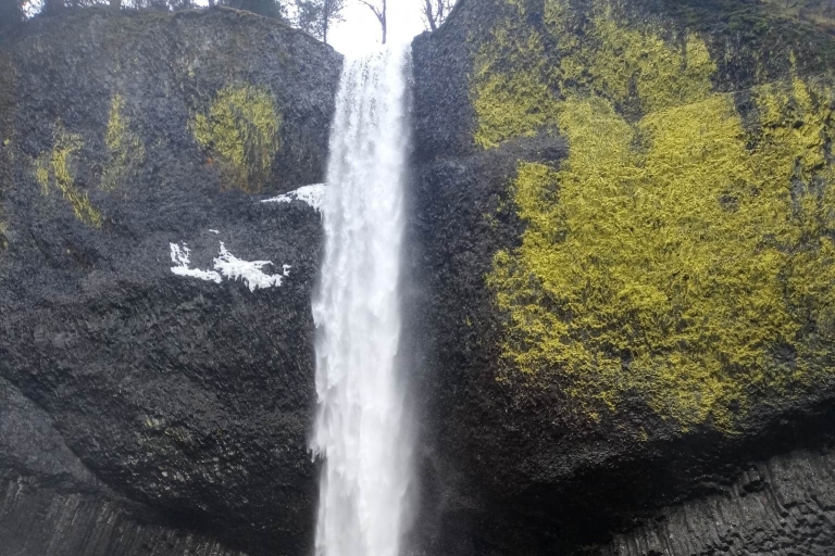 Watervallen en wondertour: bezoek adembenemende bezienswaardigheden!