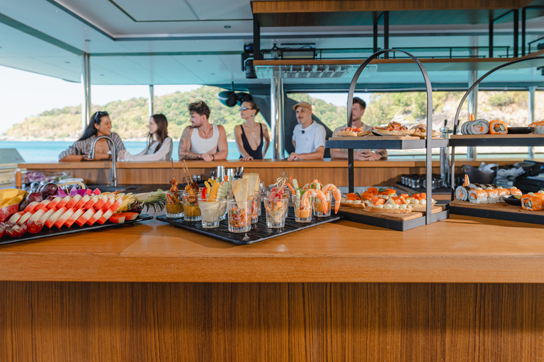 Phuket:Phi Phi Island with Premium Buffet & DJ by Noah Yacht