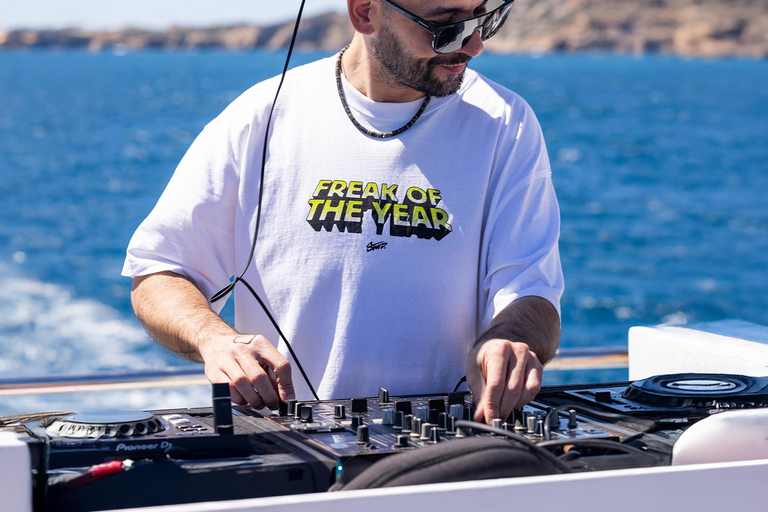 Ibiza: Half Day Pass at Ibiza Boat Club with Brunch & Drinks Bottomless Brunch Boat Party: General Admission