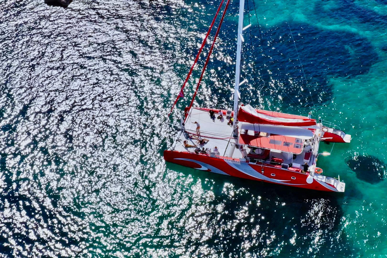 Marselha: cruzeiro de catamarã pelas Calanques com almoço e vinhoMarselha : Cruzeiro de catamarã nas Calanques com almoço e vinho