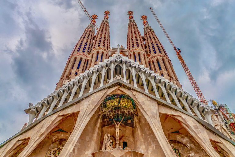 Barcelona: Sagrada Família Guided Tour with Entry Ticket