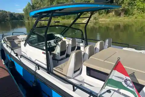 Győr: tour privado en barco a Visegrád con vistas al recodo del Danubio