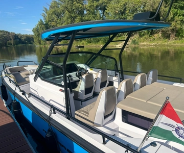 Győr: Private Boat Tour to Visegrád with Danube Bend Views