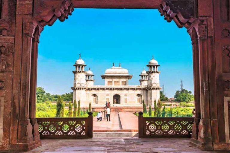 Von Delhi aus: Taj Mahal Tour über Nacht im Auto mit 5-Sterne-HotelTourguide in Agra