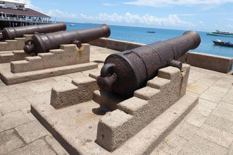 ZANZIBAR: Stone Town, snorkling + sjöstjärnor och havssköldpaddorVIKTIGT: TRANSFER INGÅR INTE I DET ALTERNATIV DU VÄLJER