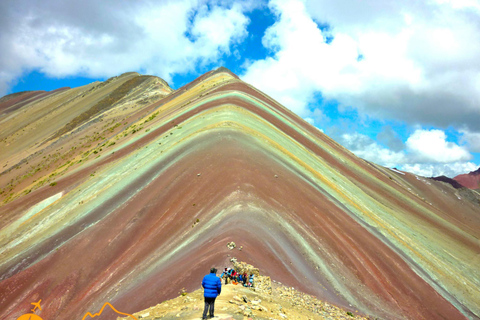 From Cusco: Day trip to the rainbow mountain and transfer to Puno From Cusco: Day trip to the mountain of colors and transfer to Puno