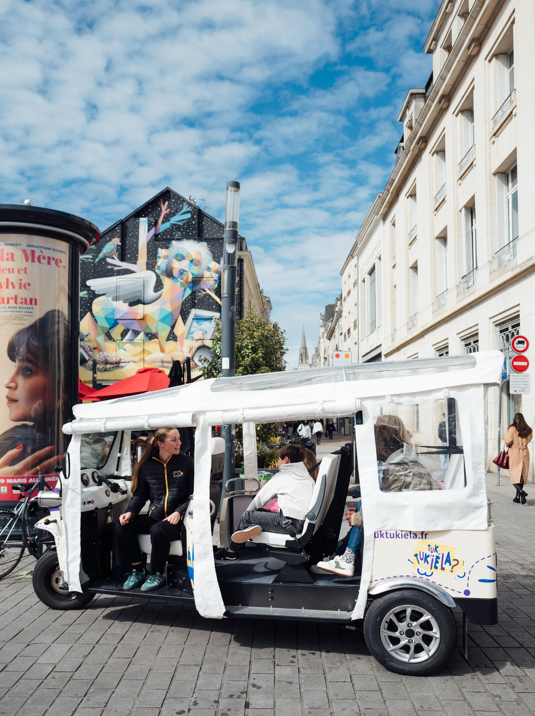 Angers: Street Art Fahrt in einem elektrischen Tuk Tuk