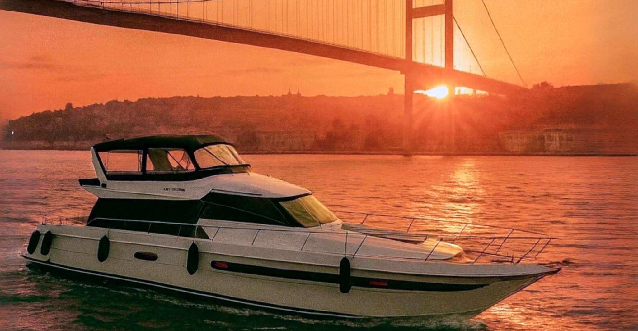 Istanbul: Sunset or Day Small-Group Yacht Cruise with Snacks