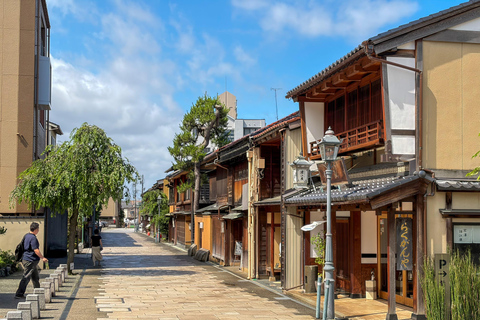 Kanazawa: Private Wish Ritual & Ninja Temple Walking Tour
