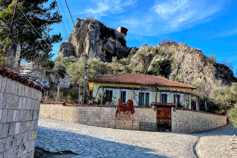 Excursión de un día al Castillo de Petrela y Aventura en Tirolina en Albania