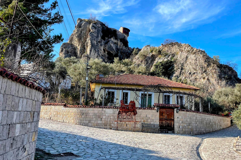 Tagestour zur Burg Petrela und Zip Line Albanien Abenteuer