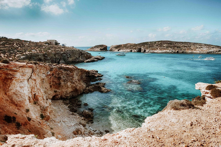 Malta: Prom w obie strony do Błękitnej Laguny Comino z opcją GozoZ Ċirkewwa: Ċirkewwa-Comino Blue Lagoon-Gozo