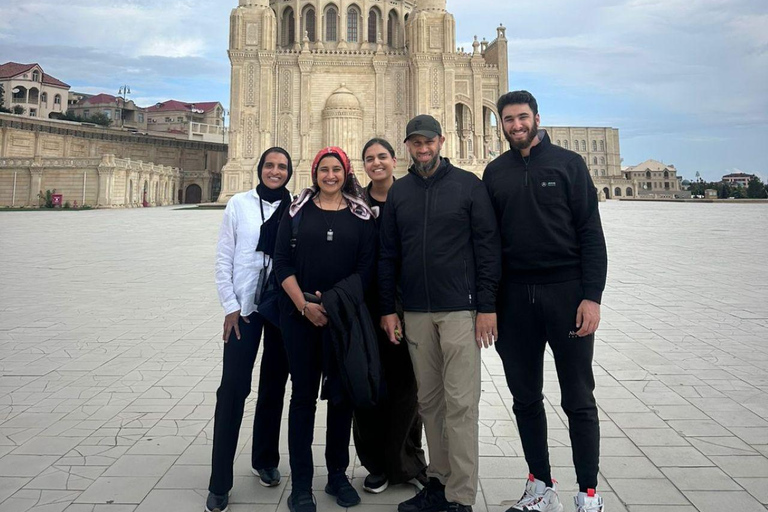 巴库：粉红湖、糖果山和贝什巴马格山之旅