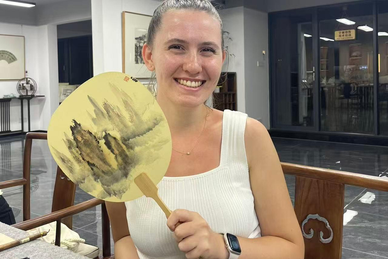 Zhangjiajie through the Brush: An Ink Painting Journey